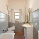 Le Beringhe 30, Emma Villa
