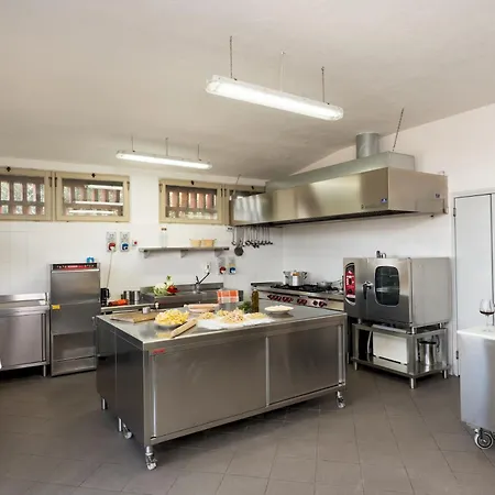 Le Beringhe 30, Emma 빌라